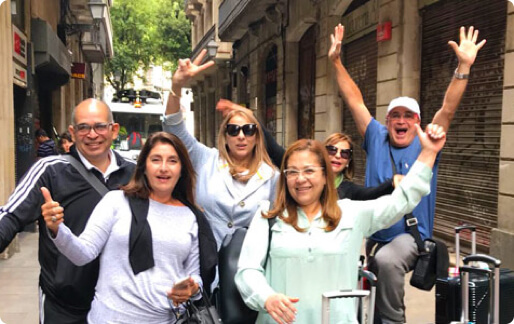 Foto de nuestros clientes disfrutando de su servicio de transporte en Santo Domingo